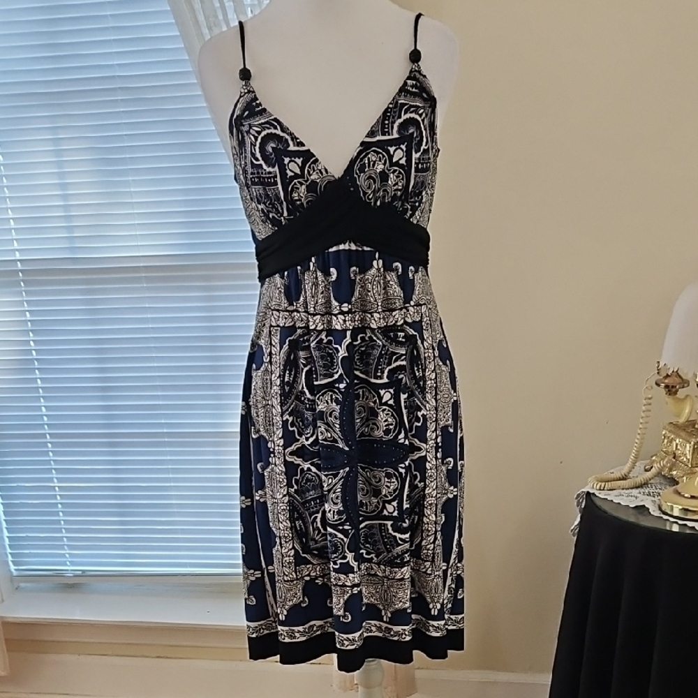 Chic Black and Blue Patterned V-Neck Dress
